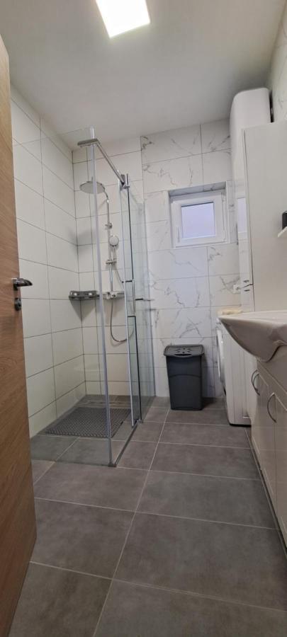 סנג' Apartman Helena מראה חיצוני תמונה