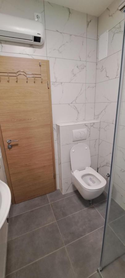 סנג' Apartman Helena מראה חיצוני תמונה