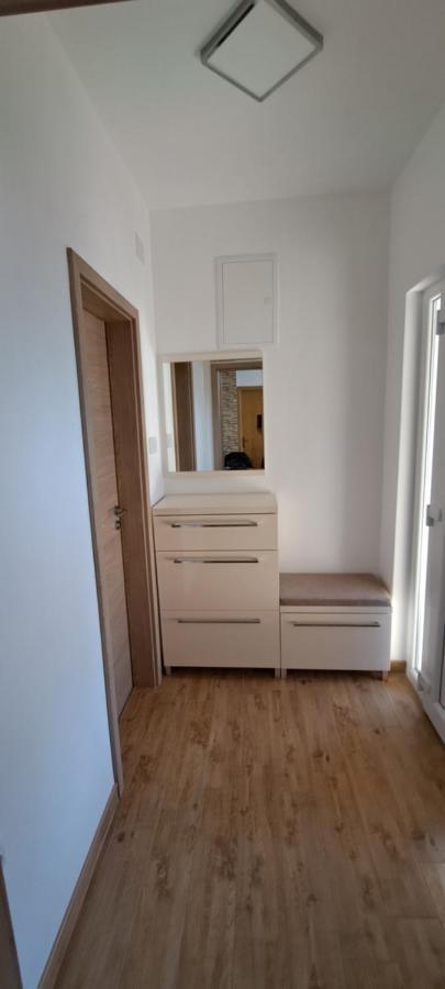 סנג' Apartman Helena מראה חיצוני תמונה