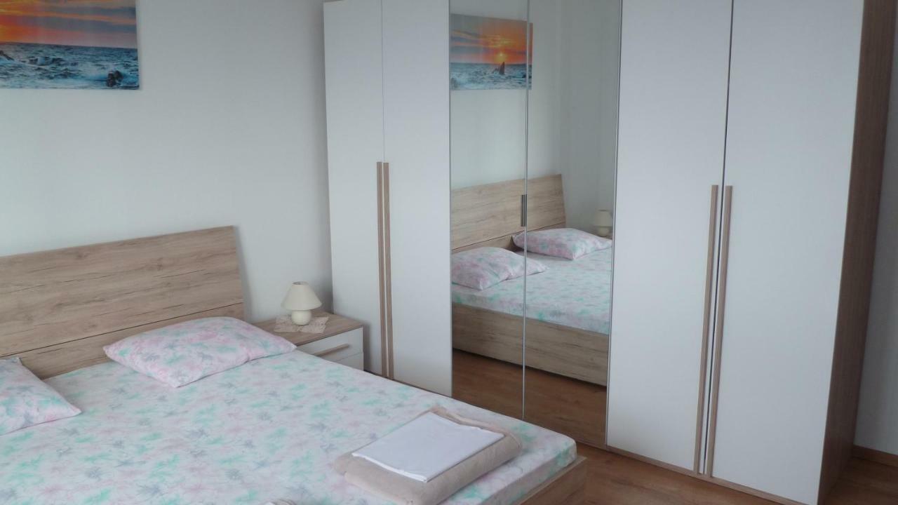 סנג' Apartman Helena מראה חיצוני תמונה