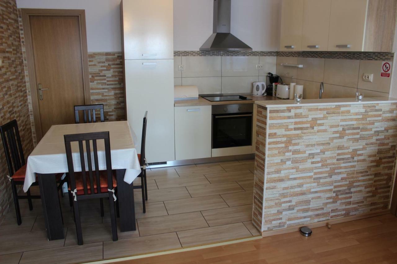 סנג' Apartman Helena מראה חיצוני תמונה