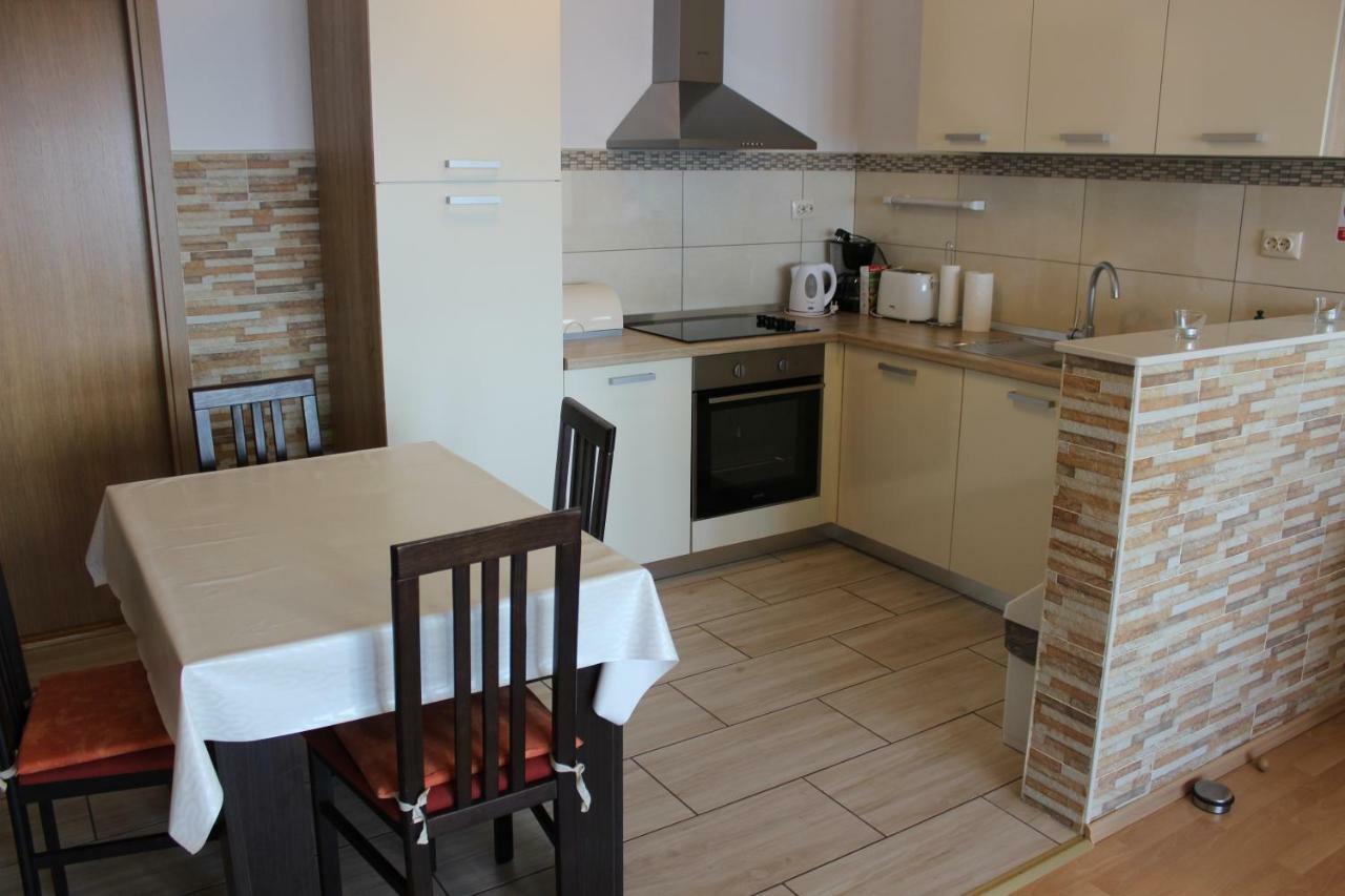 סנג' Apartman Helena מראה חיצוני תמונה